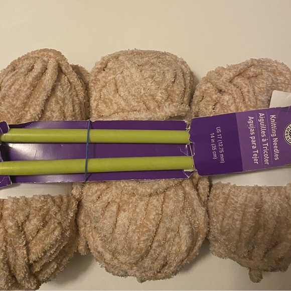 Bundle Heather Yarn & Needles - Picture 3 of 5